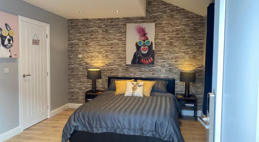 Modern Luxury 1 bed apartment with parking near Stansted Airport