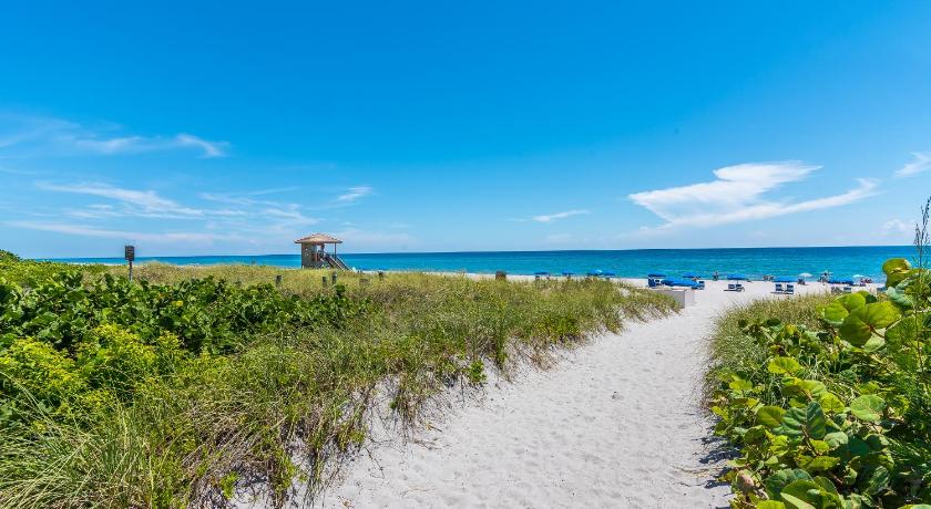 Spaces Sunny Oasis 4BR Retreat with 2 King Beds, Amazing Pool, near South Florida Beaches