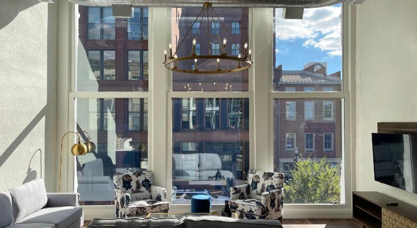 Gold Suite by Hollyhock- Executive-Level Living