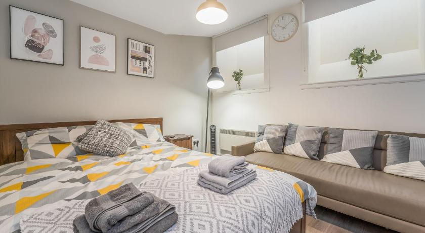 Relaxing & Cozy Studio Apartment - Oasis in the Heart of Edinburgh - Sleeps Up to 3 Guests