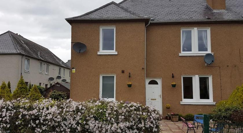 Spacious 2 double bedrooms house for a relaxing stay.