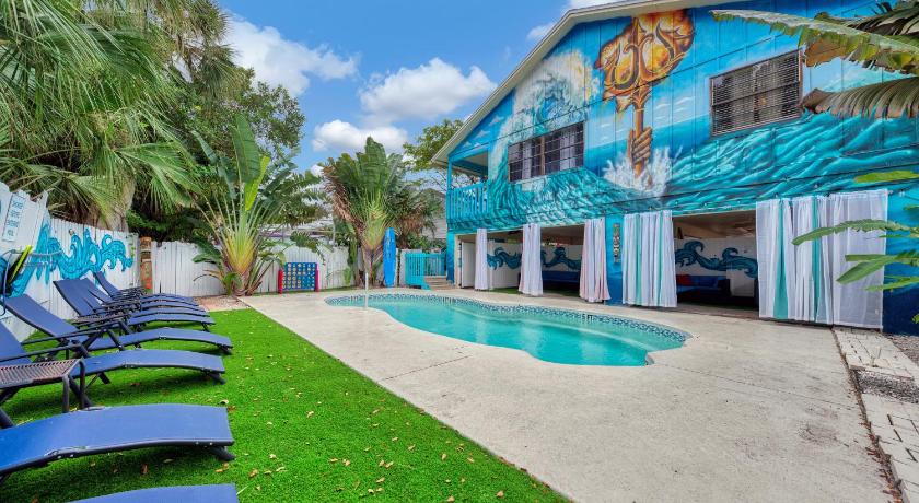 Jellyfish-Flamingo House, Amazing Location On Beach & Walk To Village