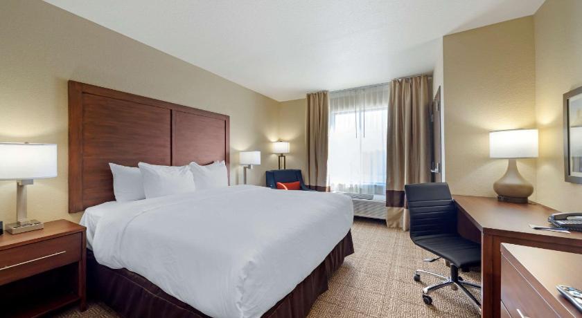 Comfort Inn & Suites Harrah