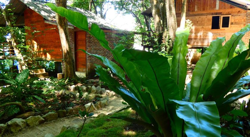 Santi Garden Bungalows