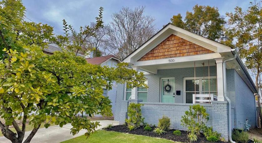 Modern 4BR 2BA Home w/ Porch Swing - Walk&Bike ATL