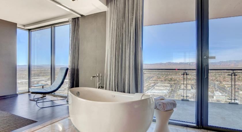 Private Luxury Panoramic Suite at Palms Place