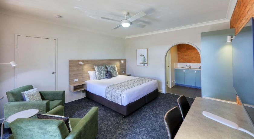 Hamilton Henry Parkes Motor Inn