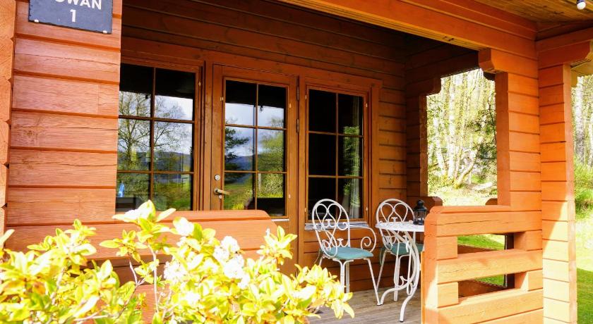 Cosy Rowan woodland lodge no1