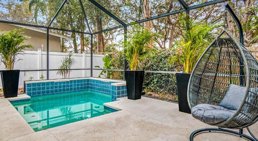 Modern House in Clearwater with access to a Shared Swimming Pool