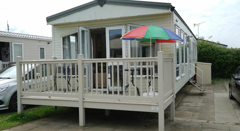 8 berth caravan at manor park hunstanton free wifi