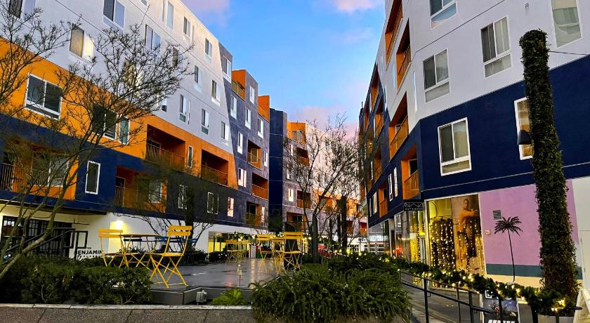 Perfect Apt w Parking Gym Pool WIFI in Arts District DTLA near Little Tokyo B4