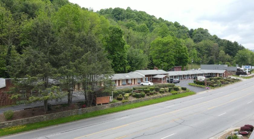 Parkway Inn - Waynesville