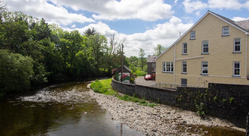 Riverbank Bed and Breakfast