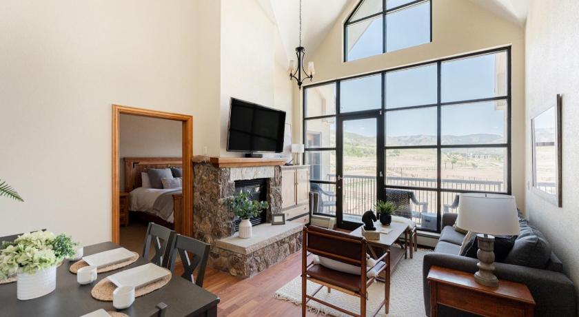 Mountain Views Galore - Avon Condo - Walk to Town