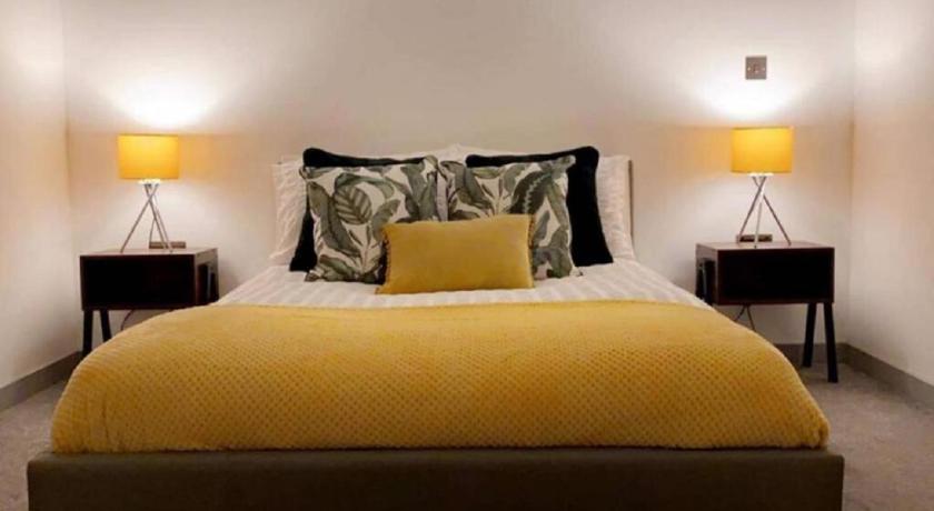 Doncaster City Centre Deluxe Whole Apartment sleeps 4 D19