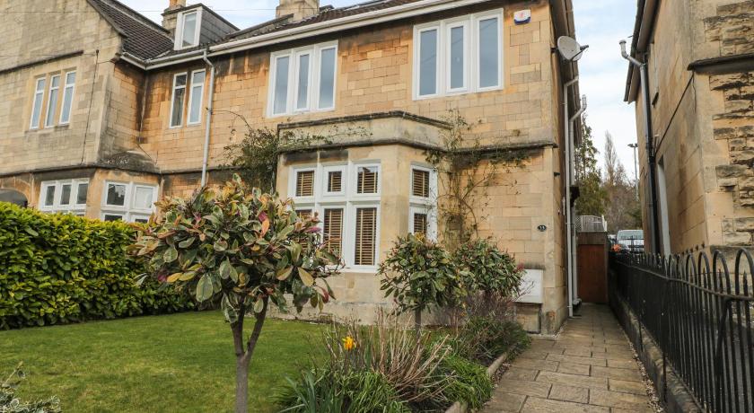 33 Crescent Gardens