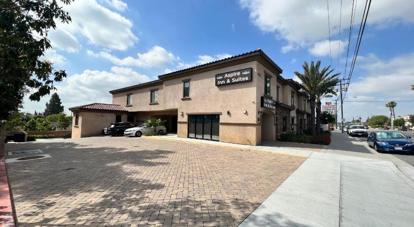 ASPIRE INN & SUITES Orange