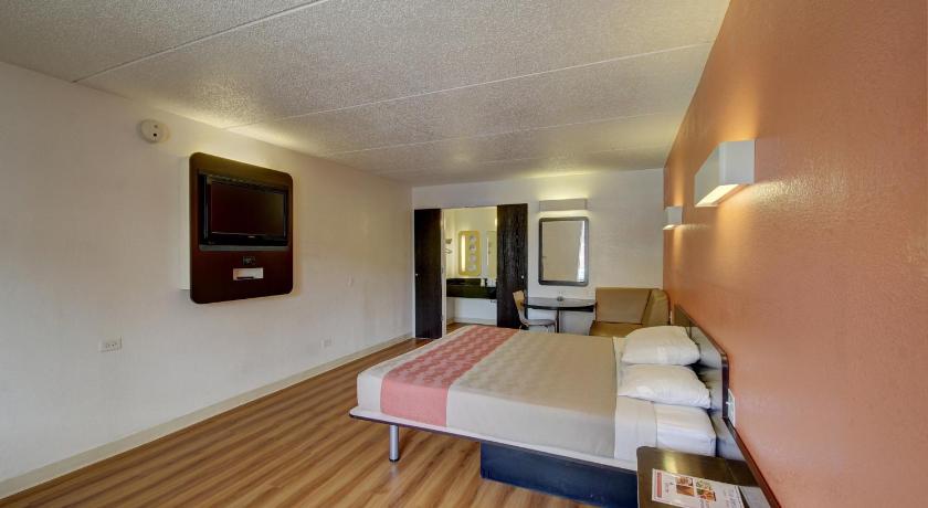 Motel 6 San Antonio, TX - Downtown - Market Square