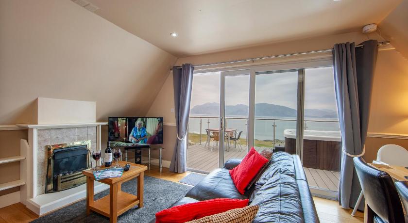 Loch Linnhe Waterfront Lodges