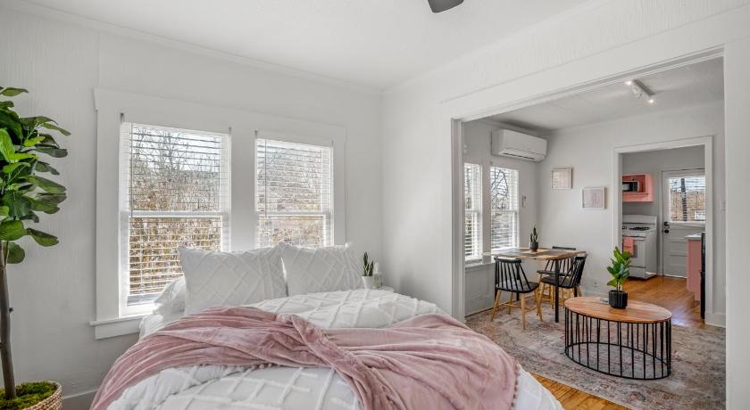 Historic Heights Boss Babe Bungalow