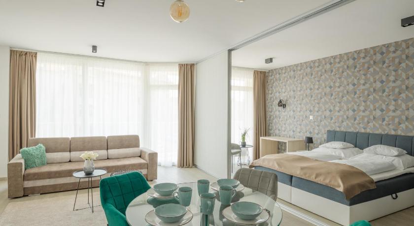 Parizs Garden Apartments