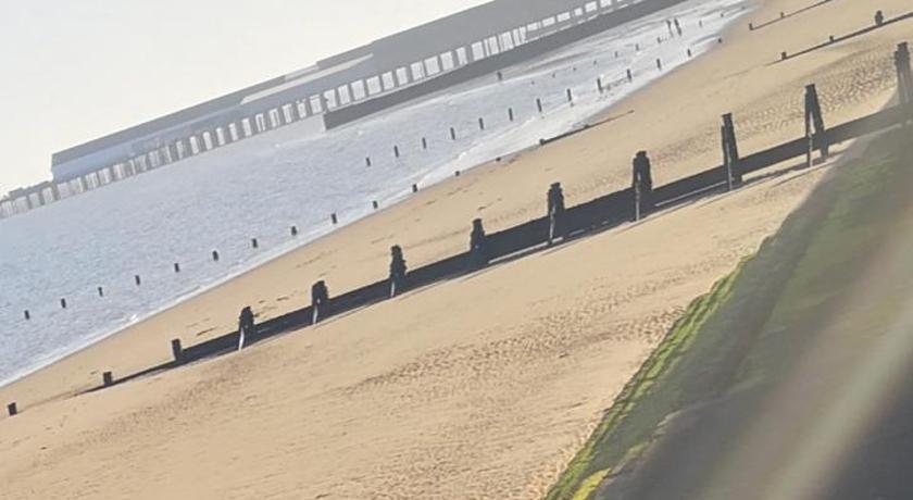 Lovely 2-Bed caravan in Walton on the Naze