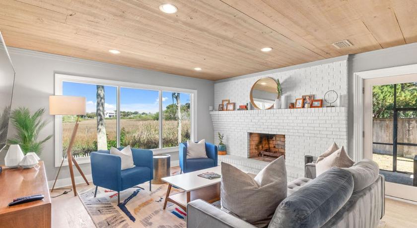 Marsh Front Birders Paradise Close to Beaches and Downtown