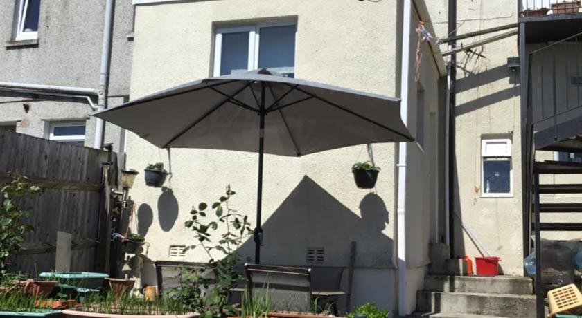 Apartment with shared garden and basic equipments