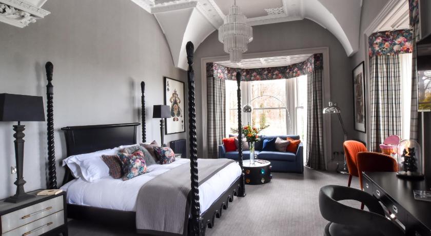 The Meadowpark Bar, Kitchen & Rooms