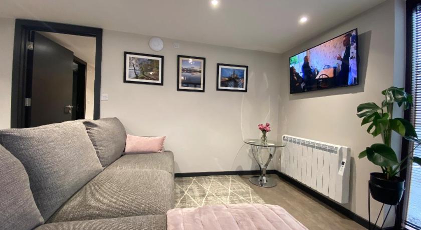 The Courtyard Apartment