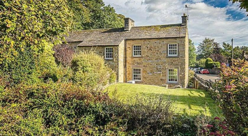 The Aubrey - a gorgeous converted 17th Century Grade II listed bolthole in Bakewell
