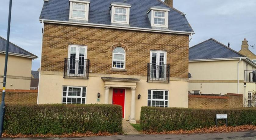 Swindon 6 deluxe doubles 2 with en suite in large house - No Pets
