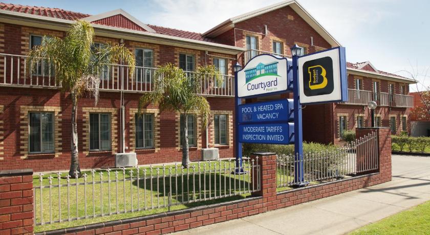 Courtyard Motor Inn