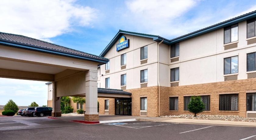 Days Inn & Suites by Wyndham Denver International Airport