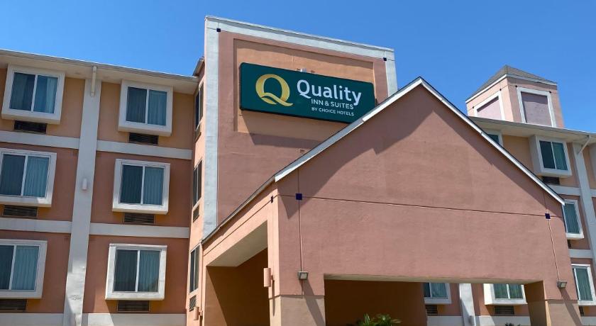 Quality Inn & Suites West Chase