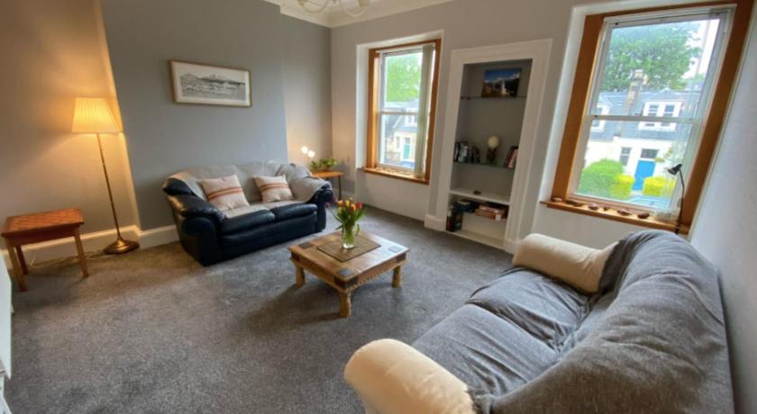 Cosy 2 Bedroom Home in Edinburgh in a Great Location