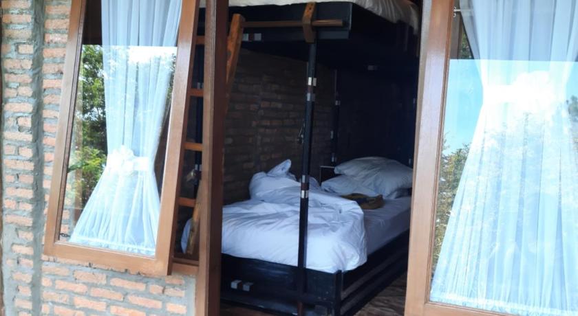 The Boat Homestay and Spa