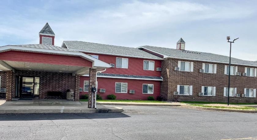 Hudson Inn & Suites
