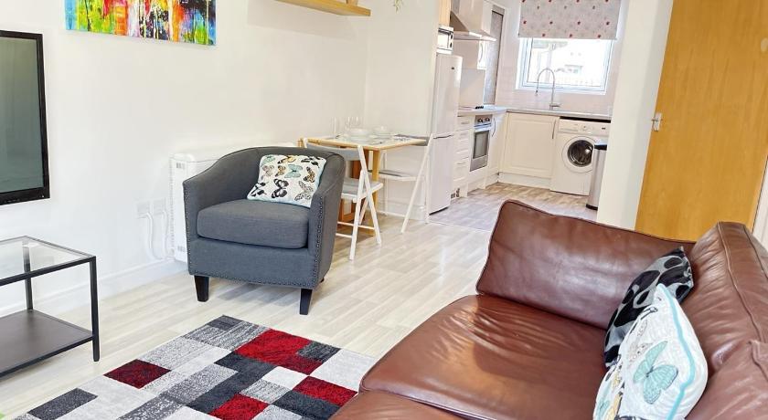 Bright 2 Bedroom Apartment - Edinburgh