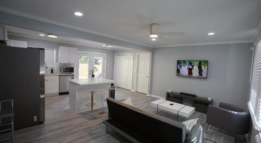 Decatur 2 BR Bliss Modern Comfort