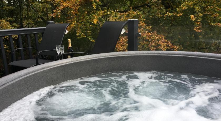 P23 - Studio Pod with Hot Tub