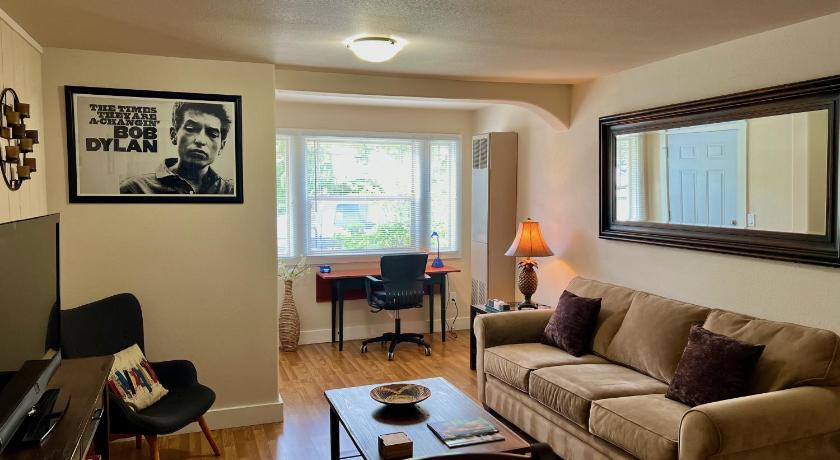 Great downtown Sandpoint location!