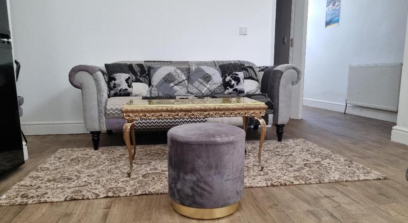 Cheerful 4 bedroom close to Uclan, Preston City Center