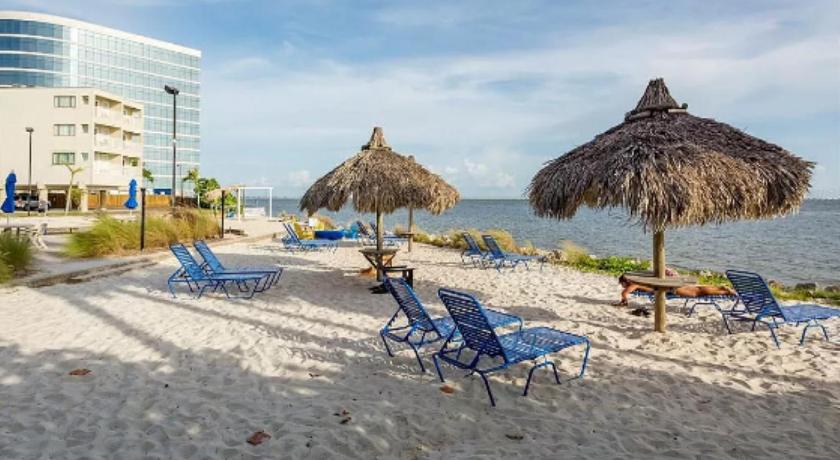 Amazing Waterfront Views Resort, Enjoy Heated Pool & Sunset!