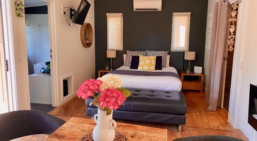 Couple's Luxury Resort Spa Retreat