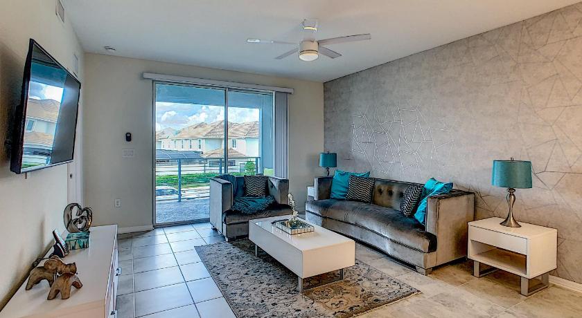 Luxury Brand NEW 2 bedroom apt near DISNEY!