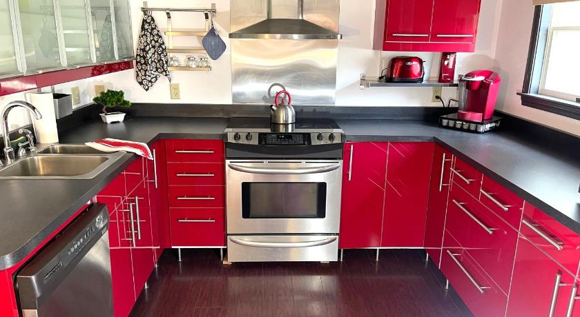 Gorgeous Ski On/Off 2 BR Sleeps 8 Jiminy-Must See Luxury