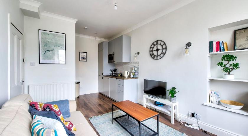 GuestReady - Simple and cozy apartment in Southside Edinburgh!
