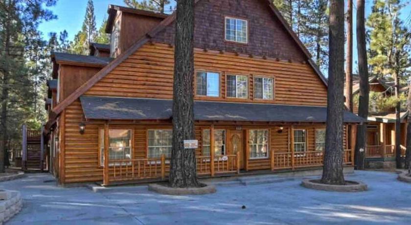 Best place to stay in Big Bear Lake (CA), United States - Big Bear Big 10 w/HOT TUB/walk to Snow Summit!!