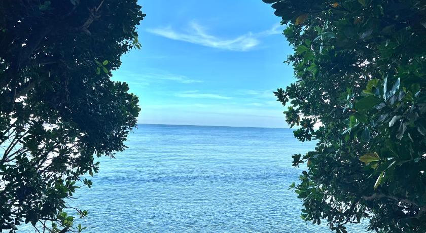 Villa Lippo carita langsung pantai 3bedroom